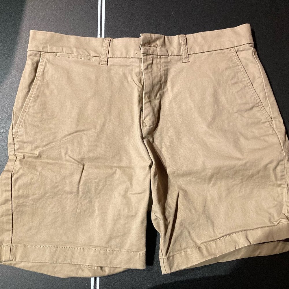 Tommy Hilfiger - Tan 7 inch Shorts - 32 W